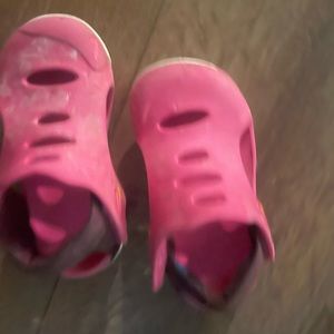 Nike toddler girl water shoes 8 toddler